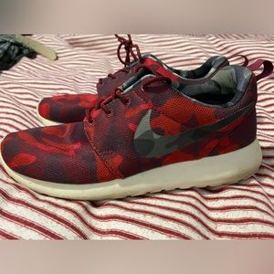Red camo Nike